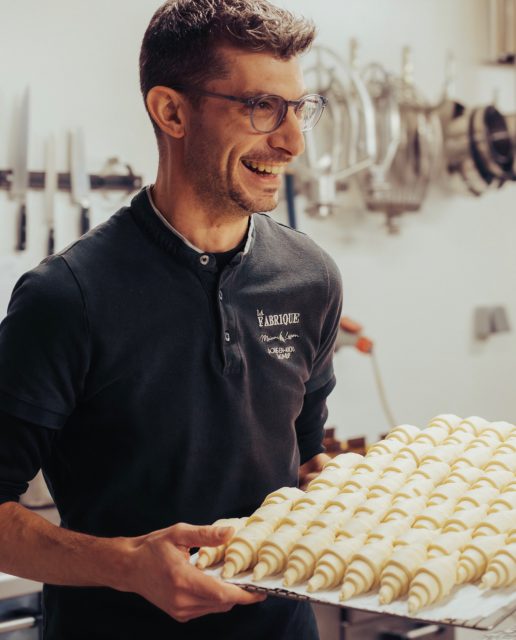Des mains qui pétrissent, un four qui chauffe, une odeur qu’on devine à travers l’écran. 
Passer une matinée aux côtés de @lafabrique_maison_lucon, c’est photographier le fait maison et l’authenticité d’un savoir-faire. 🥖

Merci pour ce bon moment et votre confiance Manuella & Jonathan 🙏

#artisanboulanger #photographe #boulangeriepatisserie #artisanat