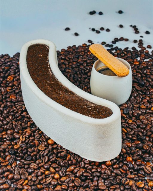 La cuillère qui s’enfonce, le café qui imprègne, la texture qui ne trompe pas. Voici la bûche Tiramisù de @marcelaacquarone 🧁
Un shooting culinaire pensé pour donner envie, valoriser le geste et la créativité de cette recette 🇮🇹 

💼 @galbaniprofessionalefr 

#tiramisù #buche #photoculinaire #photographie #recetteitalienne🇮🇹